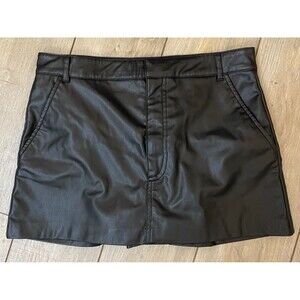 Zara Medium Faux Black Leather Mini Skirt (Skort) Minimalist Classic Preppy Boho